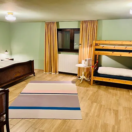 Homestay Gemuetliche Flughafen Koeln-bonn Cgn *